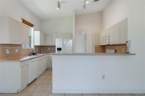 15822 SW 63rd Ter, Miami, FL 33193 photo 16