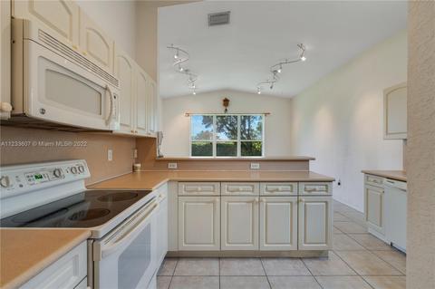 15822 SW 63rd Ter, Miami, FL 33193 photo 12