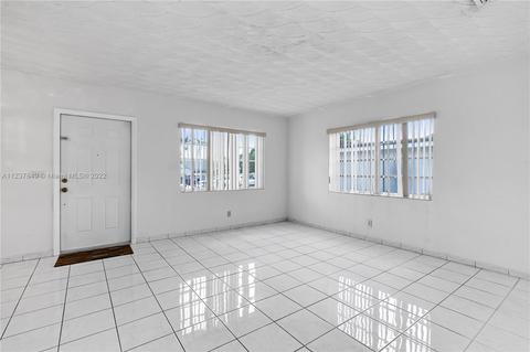 378 W 39th Pl, Hialeah, FL 33012 photo 9