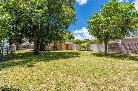 378 W 39th Pl, Hialeah, FL 33012 photo 7