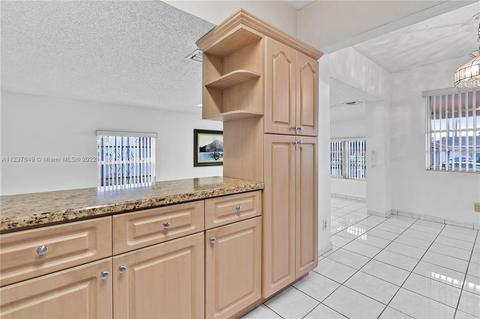 378 W 39th Pl, Hialeah, FL 33012 photo 16