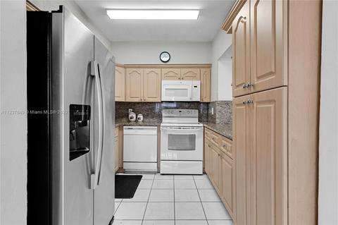 378 W 39th Pl, Hialeah, FL 33012 photo 14