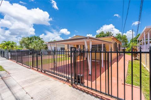 378 W 39th Pl, Hialeah, FL 33012 photo 4