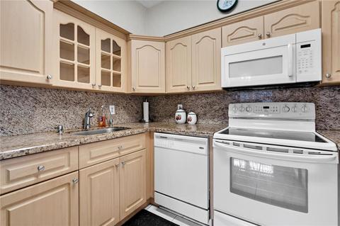 378 W 39th Pl, Hialeah, FL 33012 photo 15