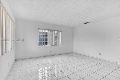 378 W 39th Pl, Hialeah, FL 33012 photo 8