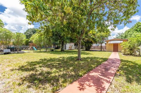 378 W 39th Pl, Hialeah, FL 33012 photo 5