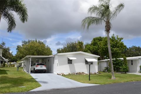 20927 Sunrise Dr, Boca Raton, FL 33433