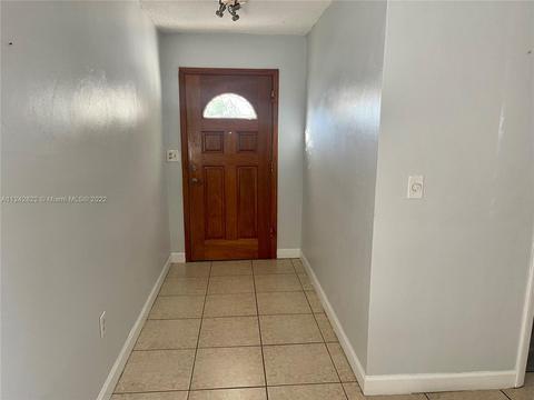 500 E 28th St, Hialeah, FL 33013 photo 2