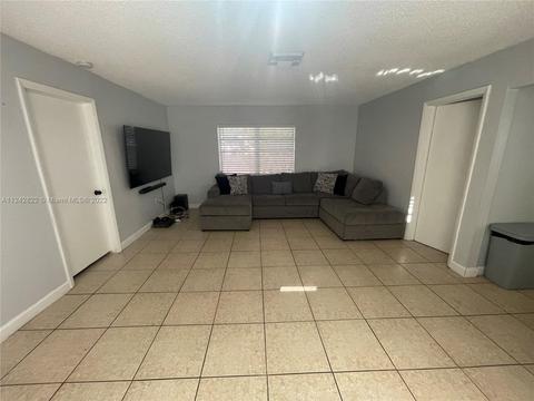500 E 28th St, Hialeah, FL 33013 photo 8