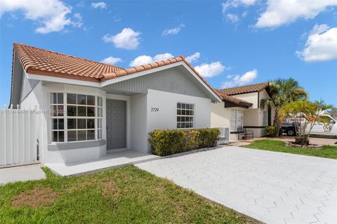 2729 W 73rd Pl, Hialeah, FL 33016 photo 3