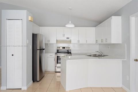 2729 W 73rd Pl, Hialeah, FL 33016 photo 16