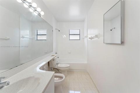 2729 W 73rd Pl, Hialeah, FL 33016 photo 22