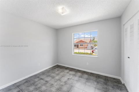 2729 W 73rd Pl, Hialeah, FL 33016 photo 10