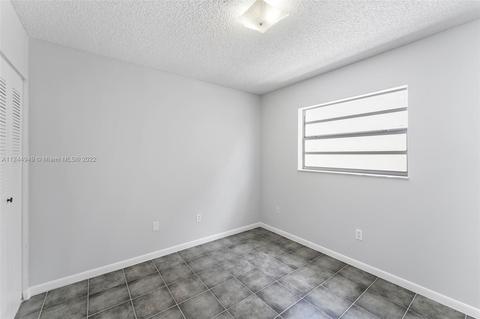 2729 W 73rd Pl, Hialeah, FL 33016 photo 7