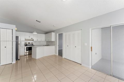2729 W 73rd Pl, Hialeah, FL 33016 photo 15