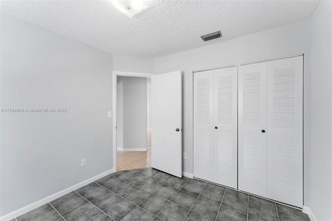 2729 W 73rd Pl, Hialeah, FL 33016 photo 8