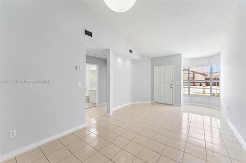 2729 W 73rd Pl, Hialeah, FL 33016 photo 6