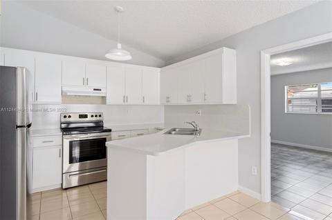 2729 W 73rd Pl, Hialeah, FL 33016 photo 17