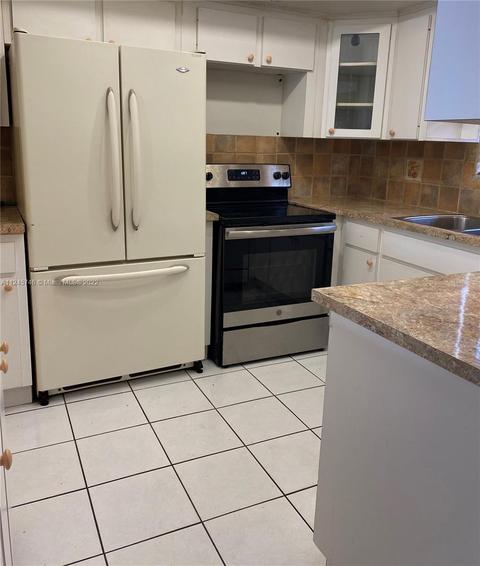 1380 W 69th St, Hialeah, FL 33014 photo 3