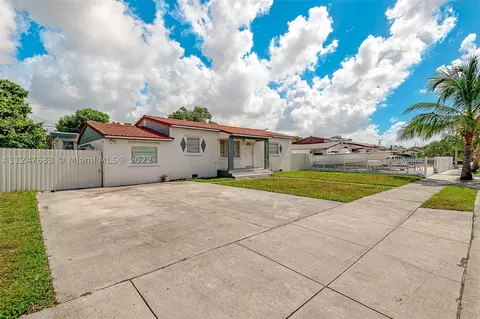 105 W 56th St, Hialeah, FL 33012 photo 1