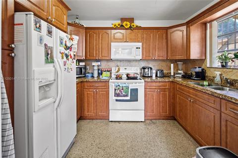 729 E 23rd St, Hialeah, FL 33013 photo 1