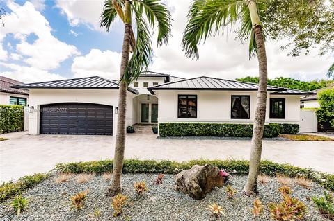16323 NW 77th Path, Miami Lakes, FL 33016 photo 2