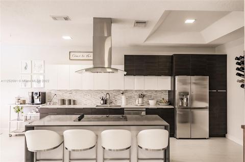 16323 NW 77th Path, Miami Lakes, FL 33016 photo 9