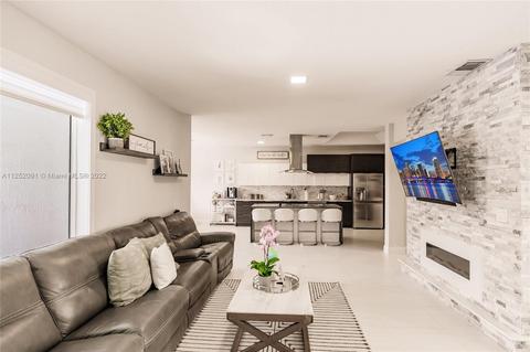 16323 NW 77th Path, Miami Lakes, FL 33016 photo 8