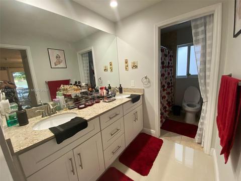 8400 Menteith Ter, Miami Lakes, FL 33016 photo 12