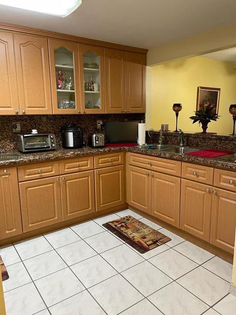 30 E 39th St #307, Hialeah, FL 33013 photo 8