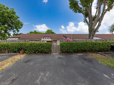 5140 E Lakes Dr, Pompano Beach, FL 33064 photo 2