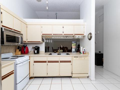 5140 E Lakes Dr, Pompano Beach, FL 33064 photo 16