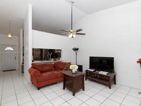 5140 E Lakes Dr, Pompano Beach, FL 33064 photo 11