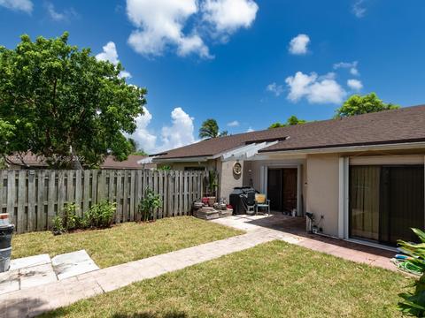 5140 E Lakes Dr, Pompano Beach, FL 33064 photo 4