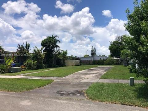 640 NW 217th Ter, Pembroke Pines, FL 33029