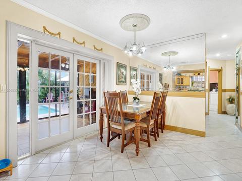 1061 W 59th Pl, Hialeah, FL 33012 photo 10