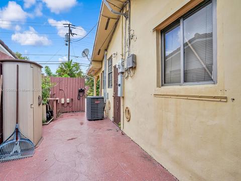 1061 W 59th Pl, Hialeah, FL 33012 photo 30