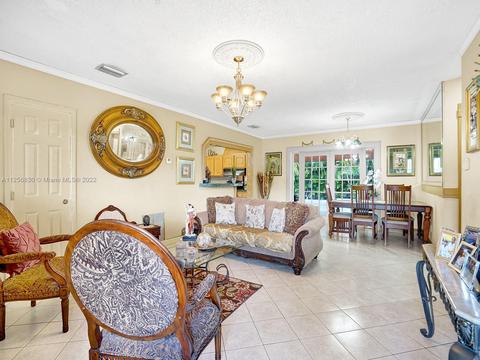 1061 W 59th Pl, Hialeah, FL 33012 photo 8