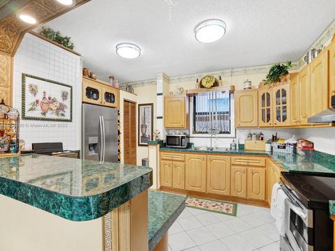 1061 W 59th Pl, Hialeah, FL 33012 photo 15