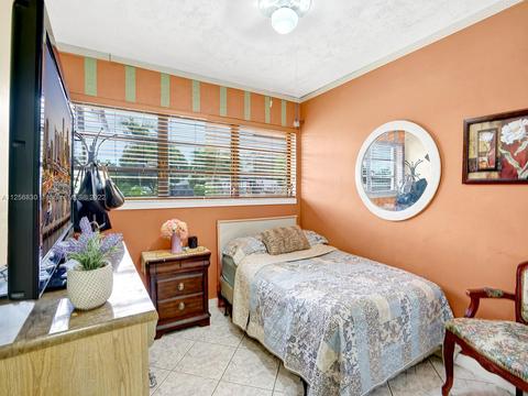 1061 W 59th Pl, Hialeah, FL 33012 photo 17