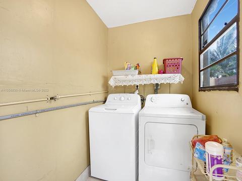 1061 W 59th Pl, Hialeah, FL 33012 photo 31