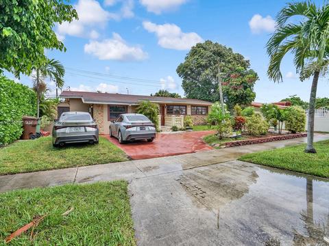 1061 W 59th Pl, Hialeah, FL 33012 photo 3
