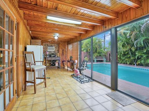 1061 W 59th Pl, Hialeah, FL 33012 photo 22