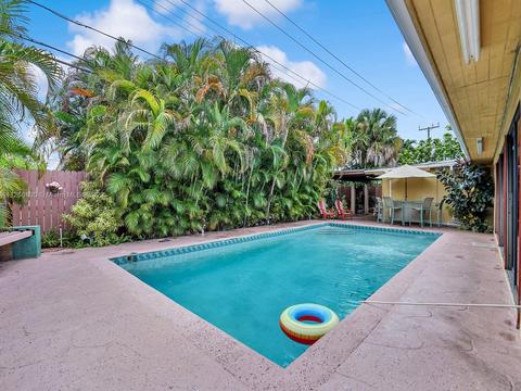 1061 W 59th Pl, Hialeah, FL 33012 photo 28