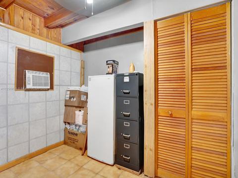 1061 W 59th Pl, Hialeah, FL 33012 photo 23