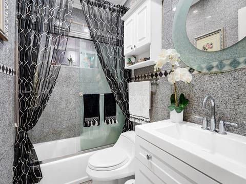 1061 W 59th Pl, Hialeah, FL 33012 photo 16