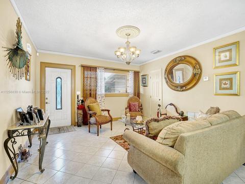 1061 W 59th Pl, Hialeah, FL 33012 photo 9
