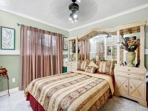 1061 W 59th Pl, Hialeah, FL 33012 photo 18