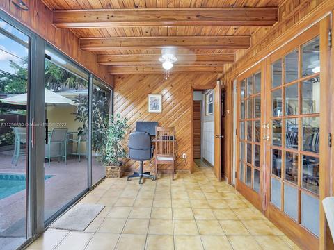 1061 W 59th Pl, Hialeah, FL 33012 photo 21