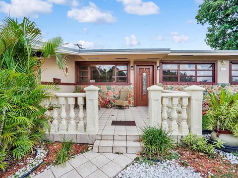 1061 W 59th Pl, Hialeah, FL 33012 photo 4